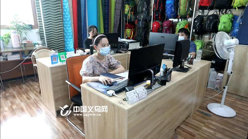 “露营热”持续升温 义乌户外装备迎来黄金销售期